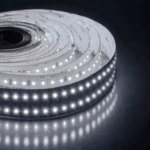 Светодиодная лента Apeyron универсальная SMD 2835 240 диод 42 Вт/м 24 В 30 мм IP20 5 м дневной белый свет APEYRON Двухря