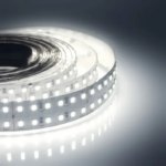 Светодиодная лента Apeyron универсальная SMD 2835 240 диод 38 Вт/м 24 В 20 мм IP20 5 м дневной белый свет APEYRON Двухря